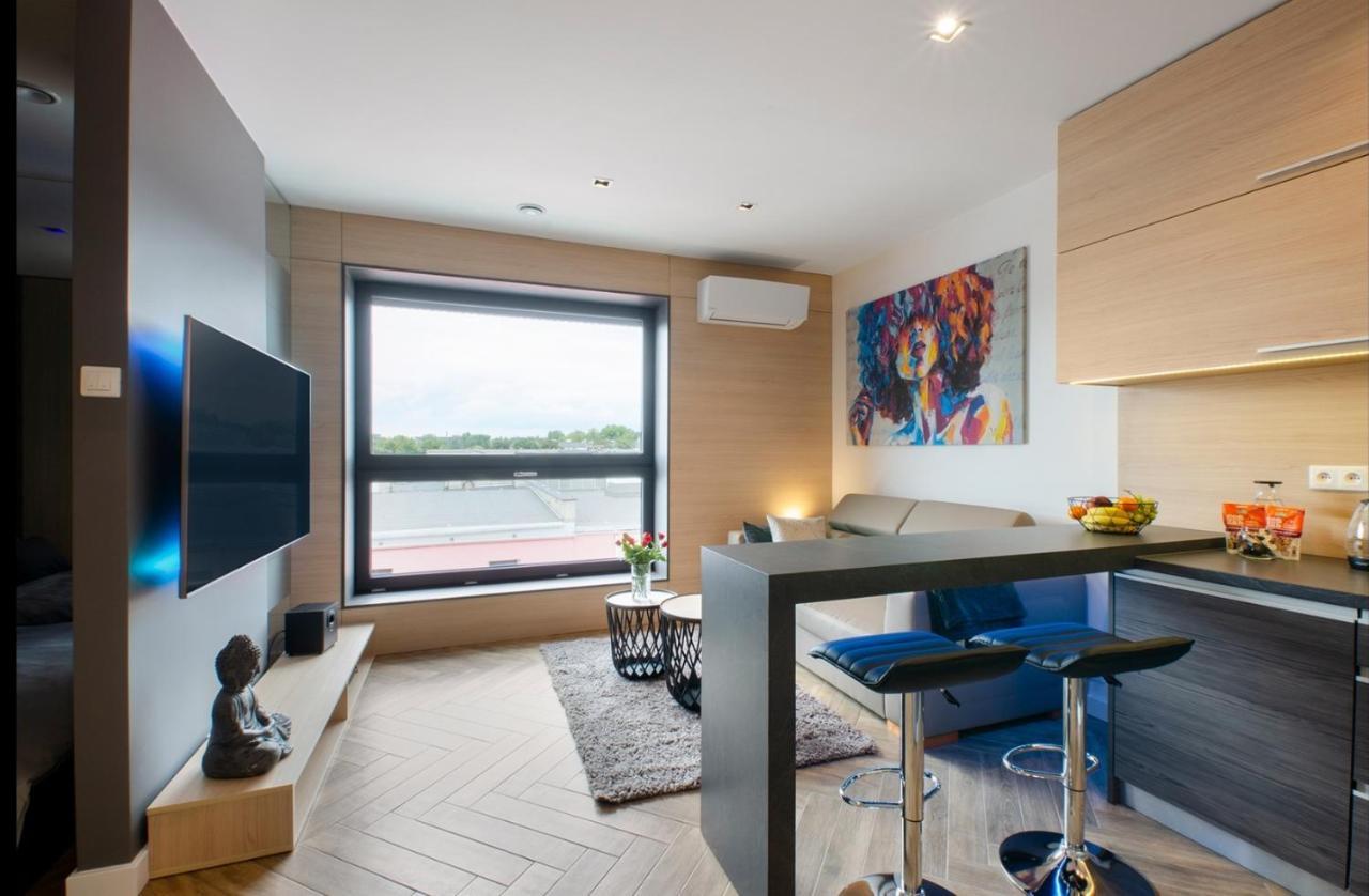 Lupoapartments Z Jacuzzi Pole Dance Leczycka 29 Klimatyzacja Parking Dostep Na Kod وودج الغرفة الصورة