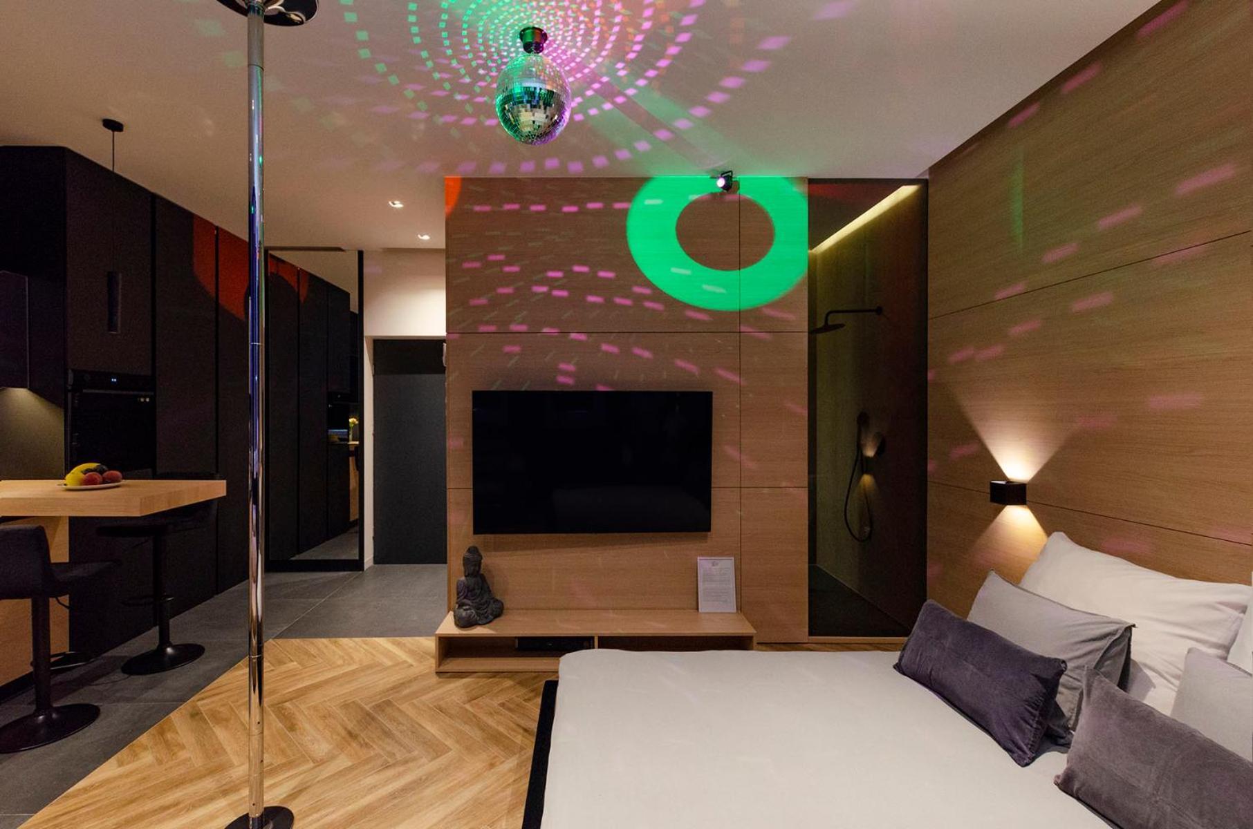 Lupoapartments Z Jacuzzi Pole Dance Leczycka 29 Klimatyzacja Parking Dostep Na Kod وودج الغرفة الصورة