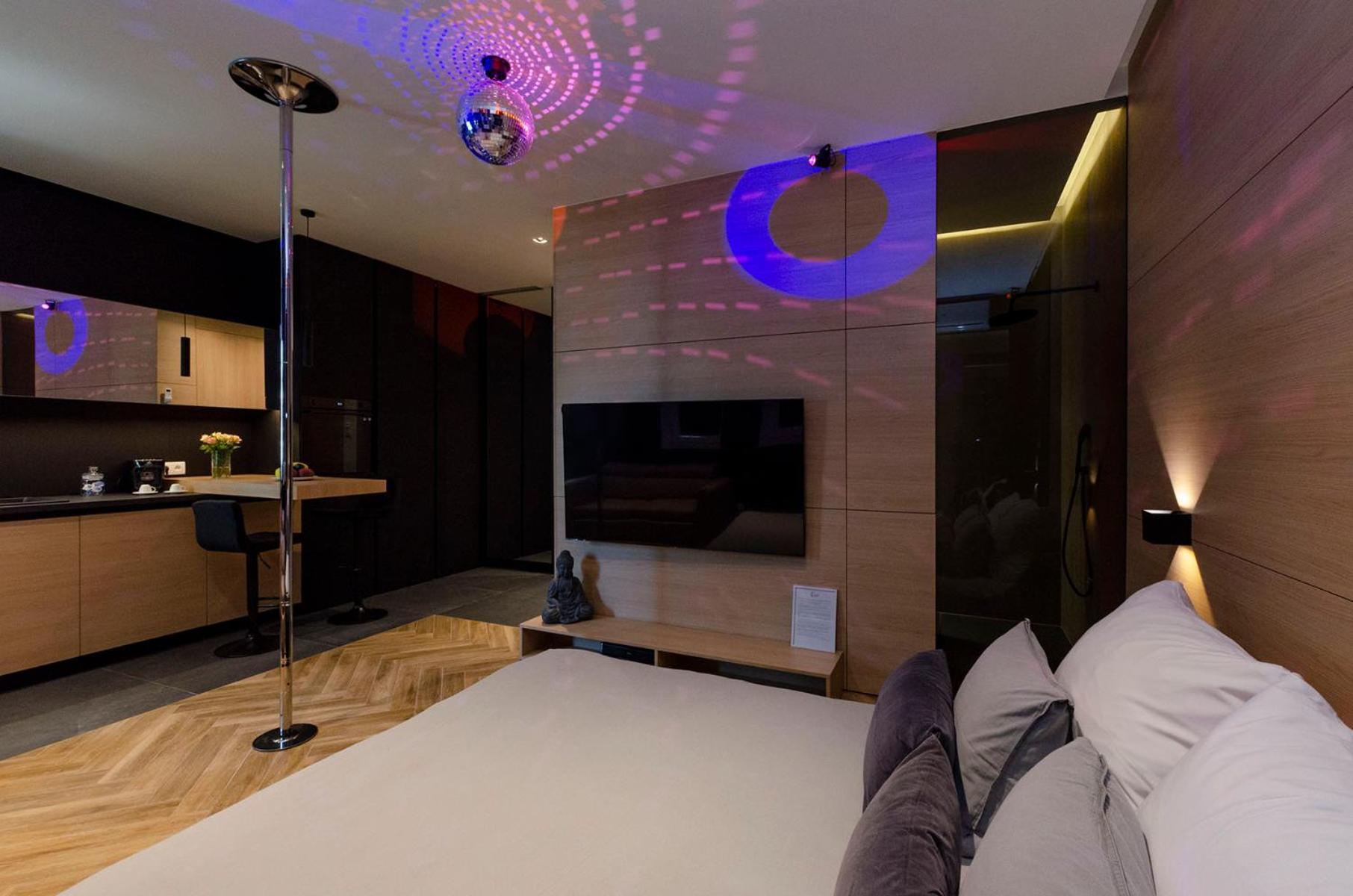 Lupoapartments Z Jacuzzi Pole Dance Leczycka 29 Klimatyzacja Parking Dostep Na Kod وودج الغرفة الصورة